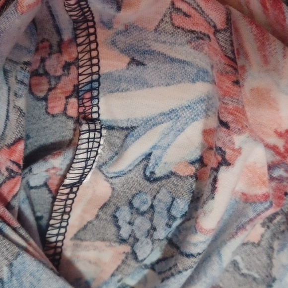 Palm Grove Petite Bell Sleeve Top - Picture 3 of 11